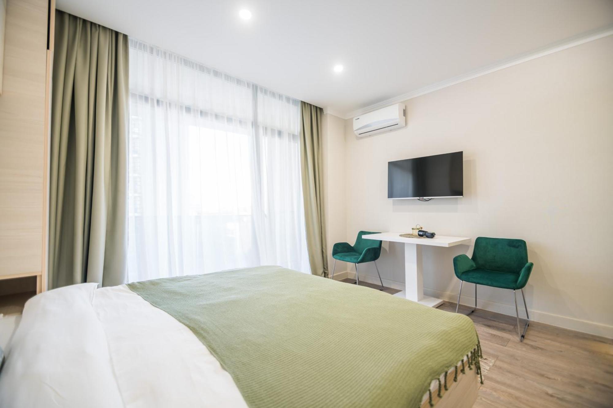 Green Side Apart Hotel Batumi Exterior photo